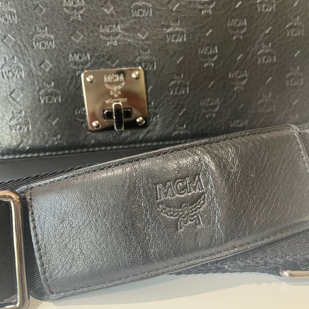 MCM BLACK EMBOSSED LEATHER MESSENGER BAG - Picture 4 of 15